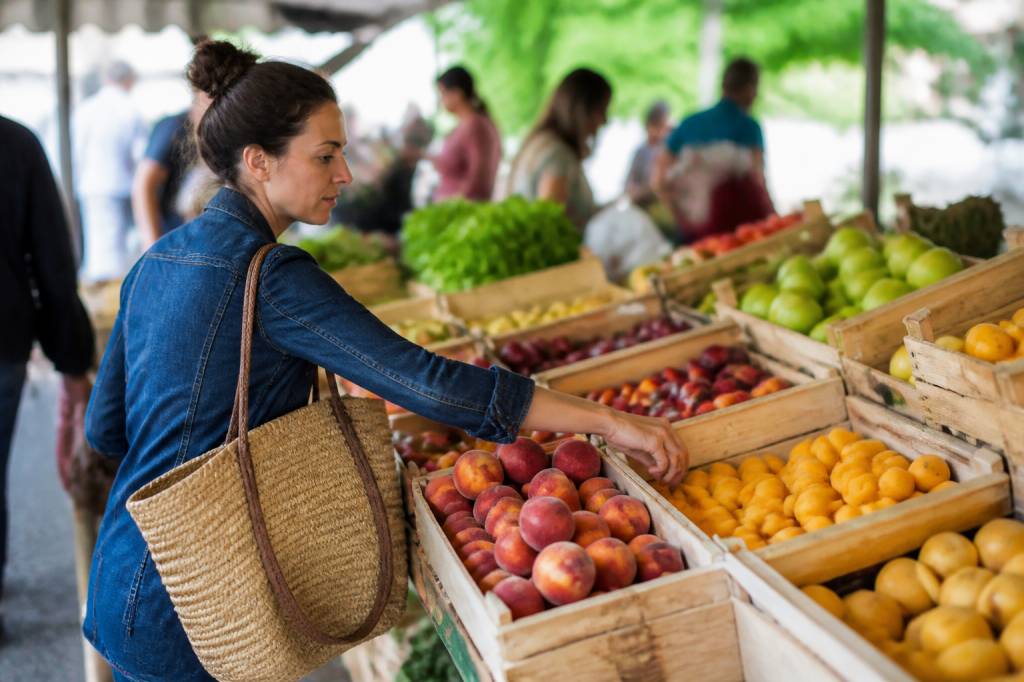 Les fruits locaux qui séduisent de plus en plus les consommateurs : tendances, circuits courts et qualité